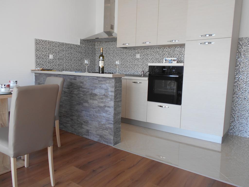 Apartment Cherry Каштела Экстерьер фото