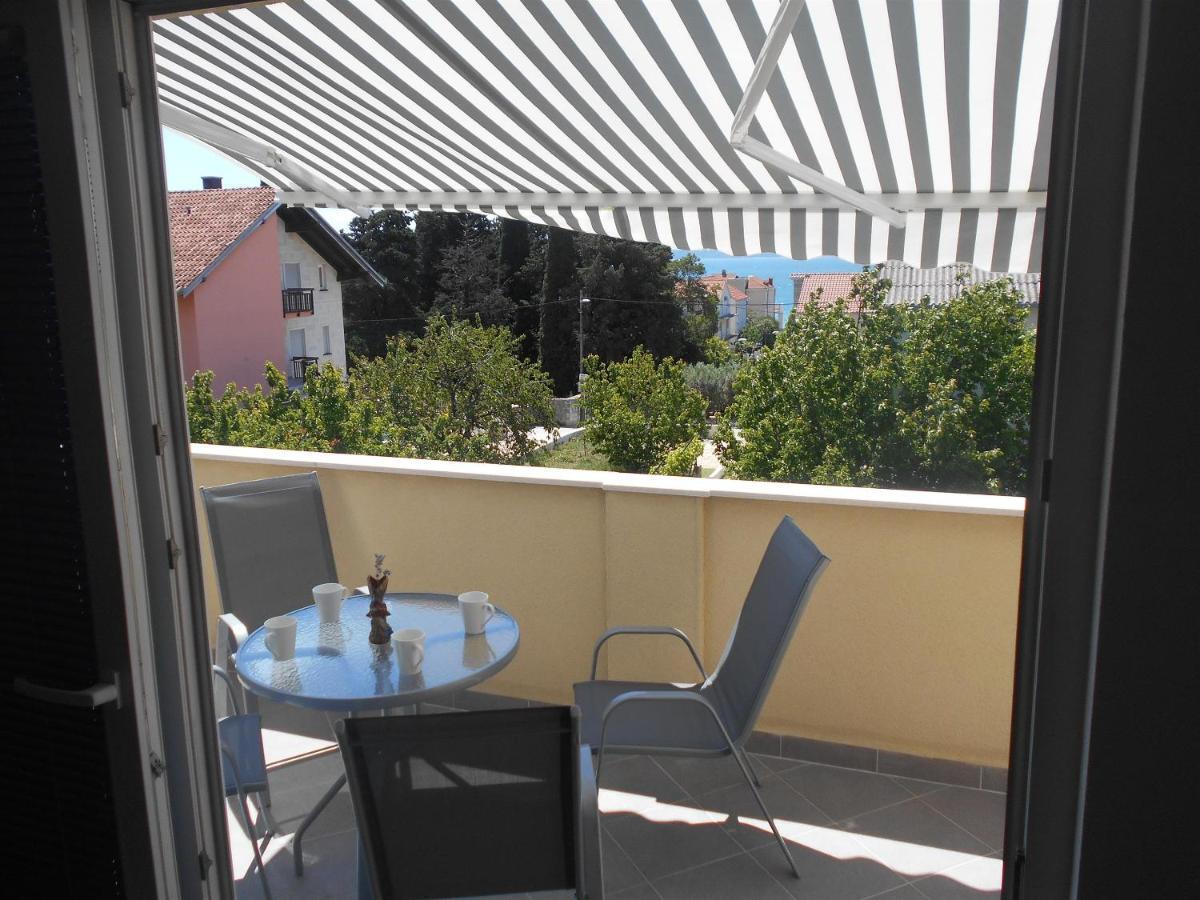 Apartment Cherry Каштела Экстерьер фото