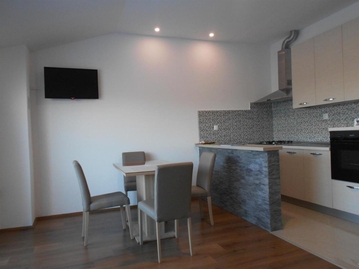 Apartment Cherry Каштела Экстерьер фото