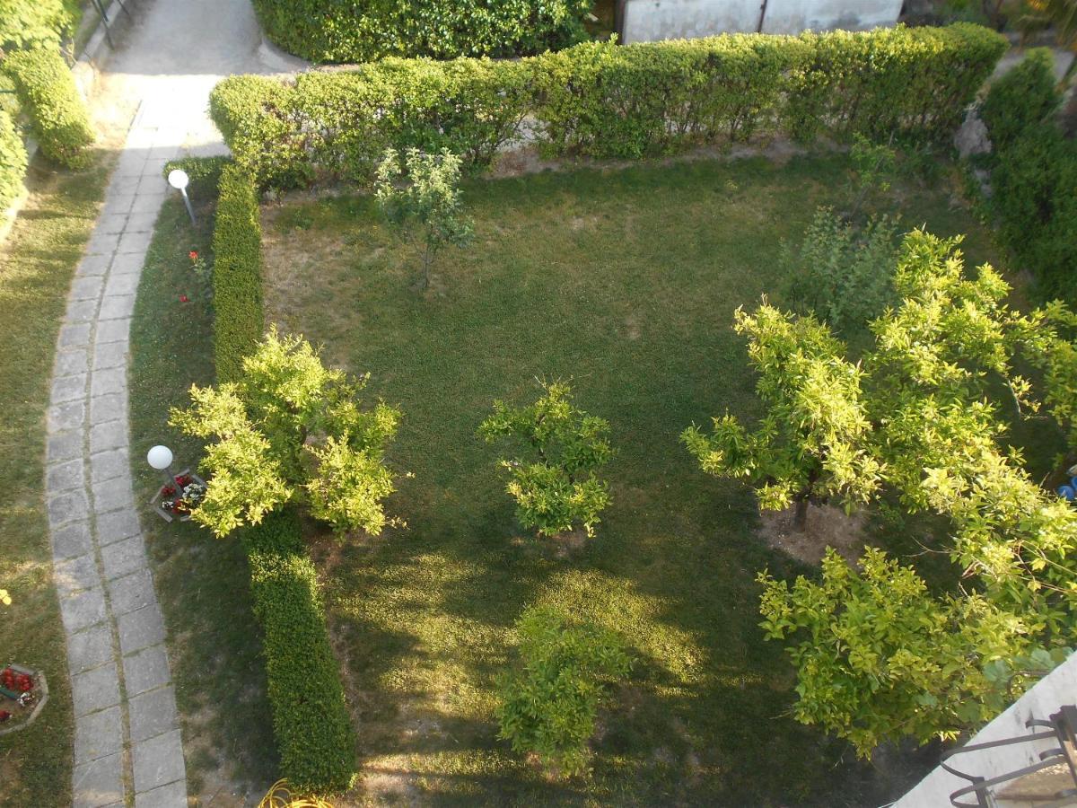 Apartment Cherry Каштела Экстерьер фото